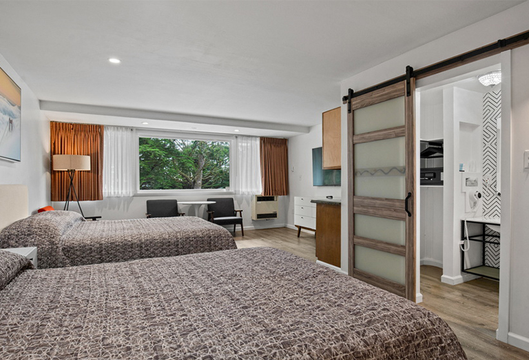 Seal Rock Inn - Room 109 - hotel room entrance view