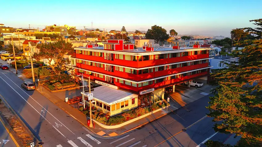 Seal Rock Inn - Your Oceanfront Escape for Marathon Weekend - Exterior