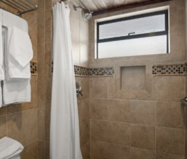 Seal Rock Inn - Room 109 - Bath
