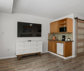 Seal Rock Inn - Room 109 - Kitchenette, TV and dresser