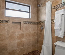 Seal Rock Inn - Room 303 Bath