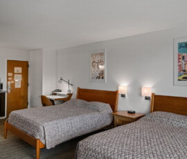 Seal Rock Inn - Room 305 - 2 Beds